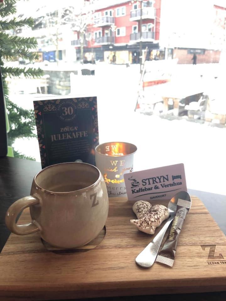 Stryn Kaffebar & Vertshus Экстерьер фото